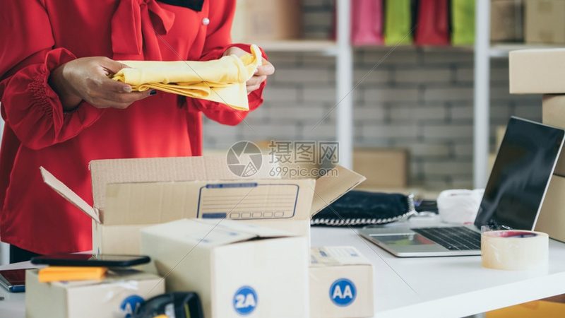 拼多多代运营的费用通常由以下几个部分构成：